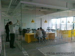 Офисные перегородки из  стекла 12мм.Объект Silver Breeze &mdash; Evrostyl'-servys